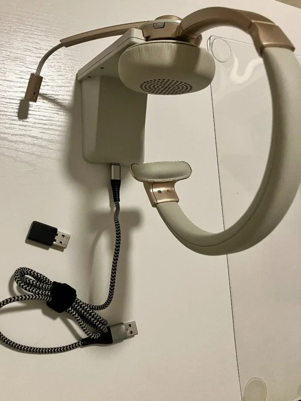 Hoyzzem Wireless Bluetooth Headset with Charging Base – Rose Gold / Beige